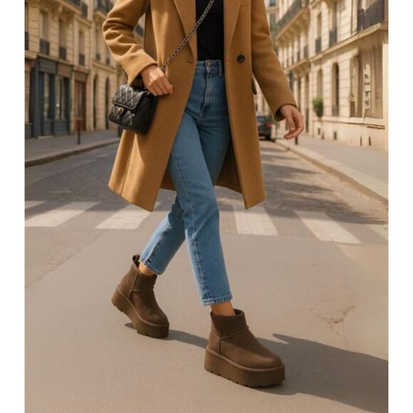 CushionaireβHippy Womenβs Suede Platform Ankle Boots Taupe Size 8.5 New - Picture 10 of 12